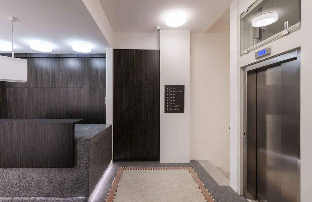 Numa Prague Poise-1