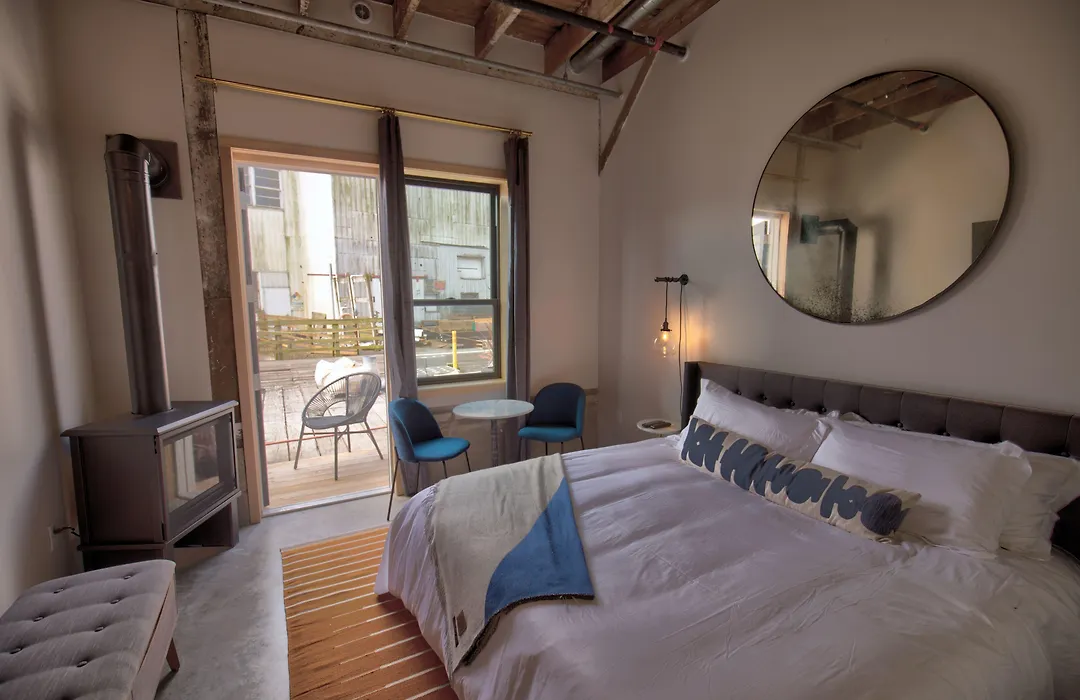 Bowline Hotel-1