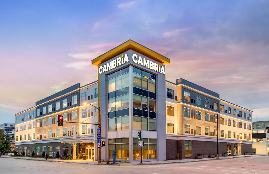 Cambria Hotel Milwaukee Downtown-1