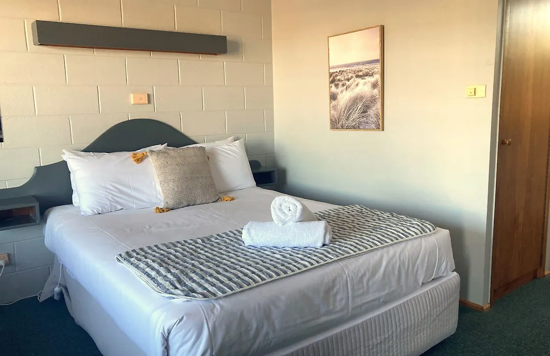 Bridport Bay Inn-1