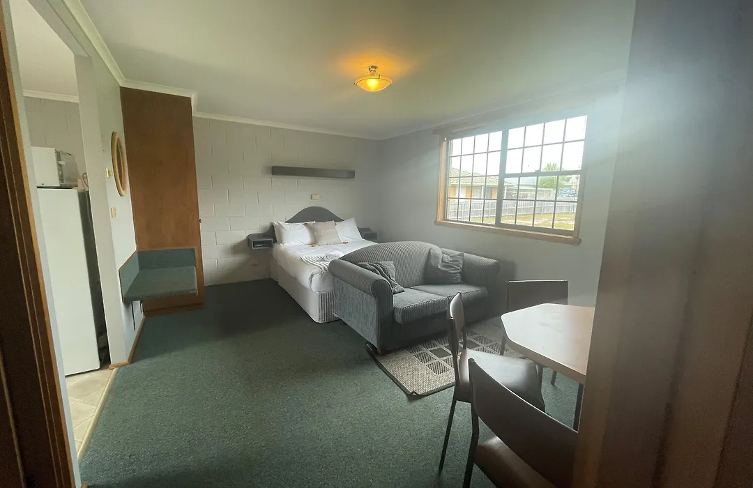 Bridport Bay Inn-1