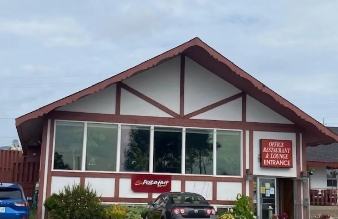 Red Dog Inn-1