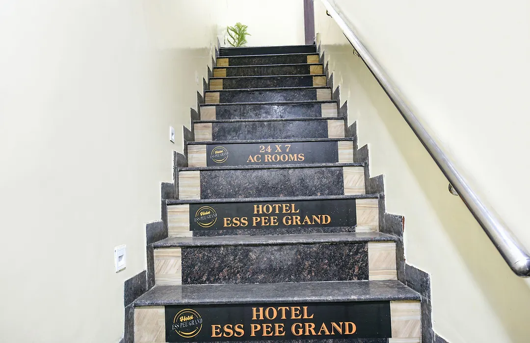Fabhotel Ess Pee Grand-1