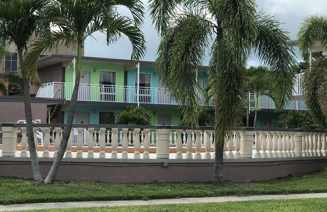 Tropical Inn & Suites, Downtown Clearwater-1