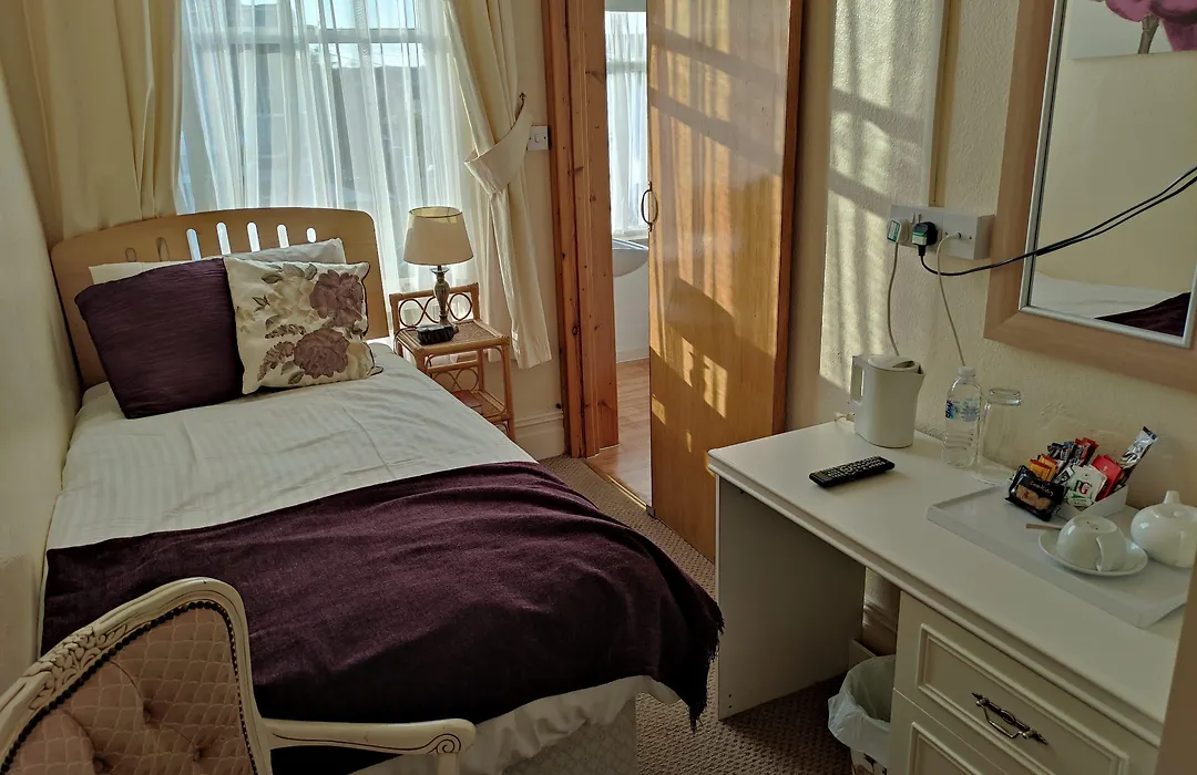 Cleve Court Hotel-1