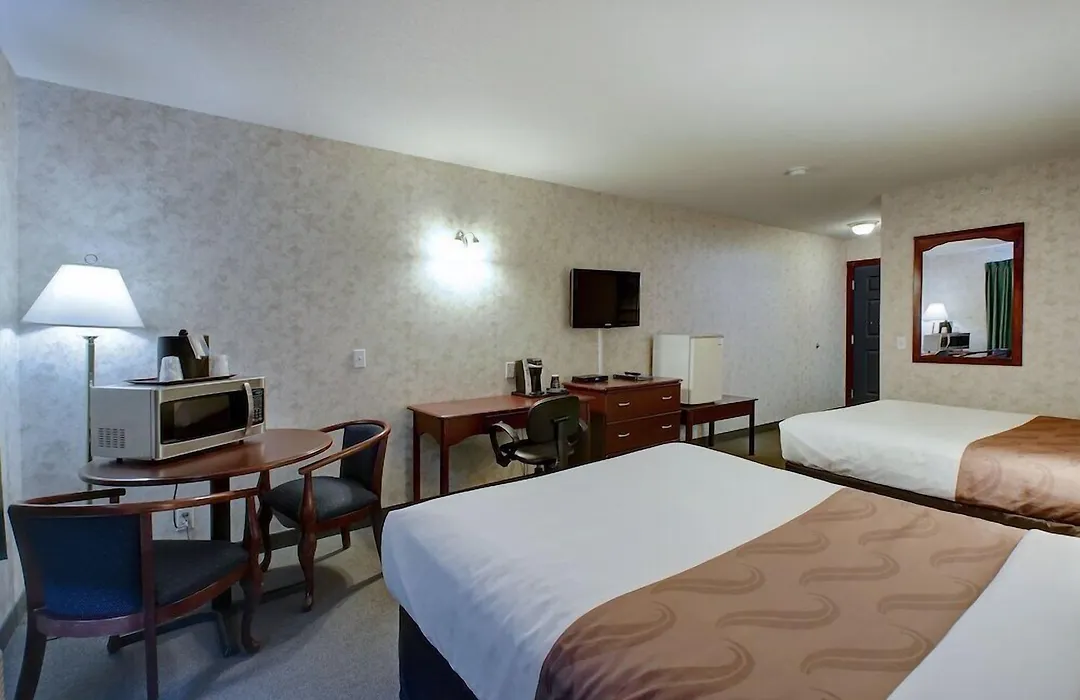 Ramada By Wyndham Nisku Edmonton Airport-1