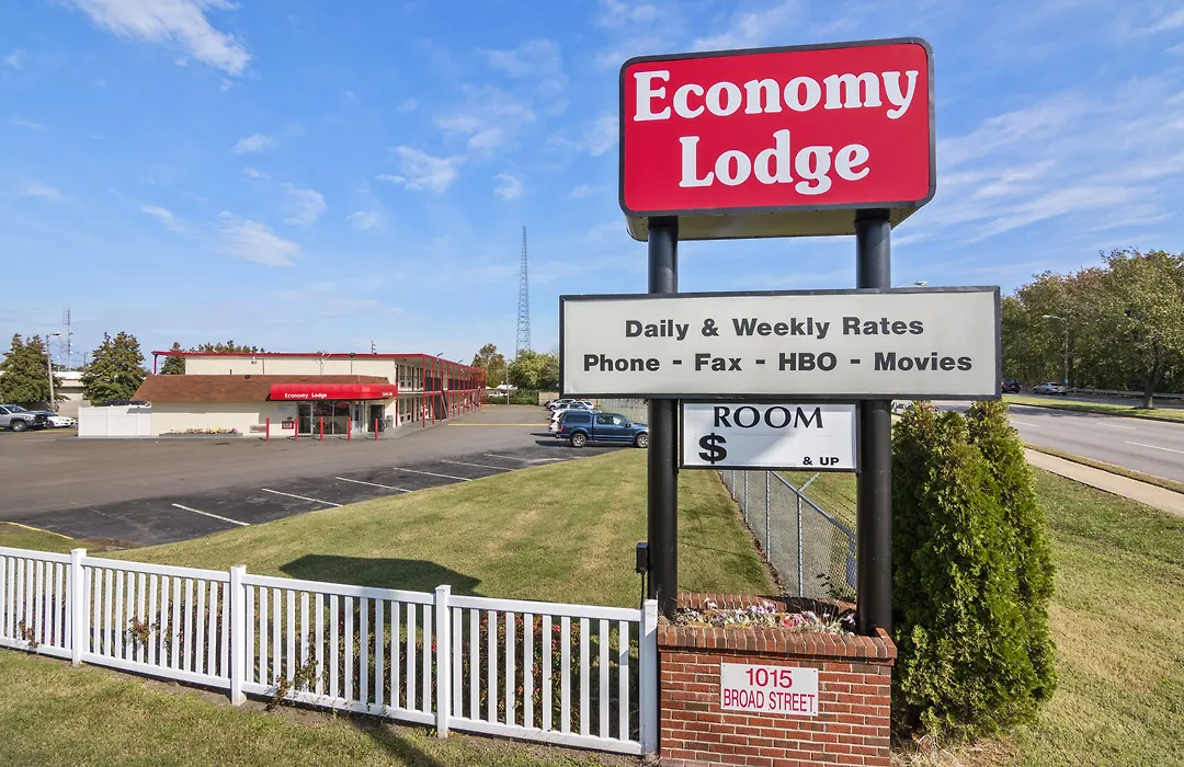 Economy Lodge Portsmouth-1