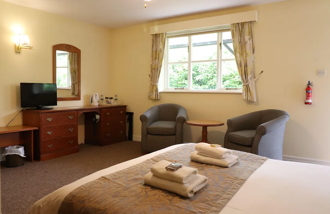 St George'S Lodge, Bisley-1