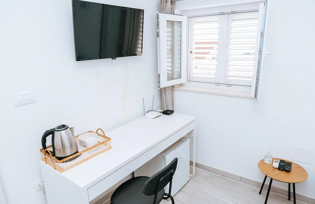 Serious Job Room-1