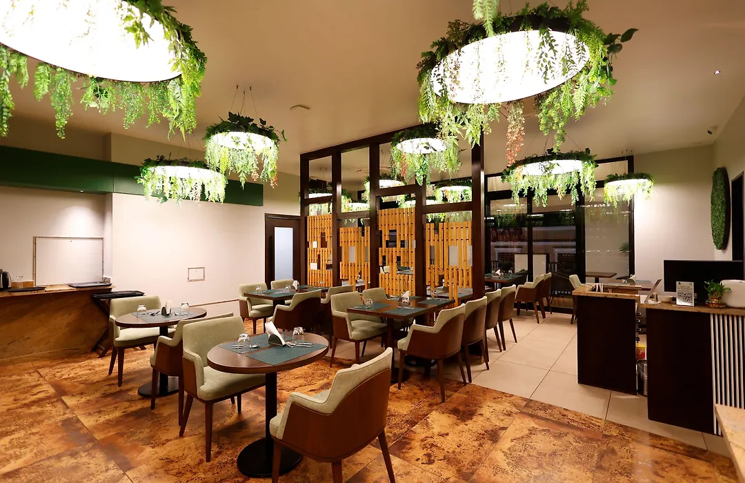 Quality Inn City Centre Varanasi-1