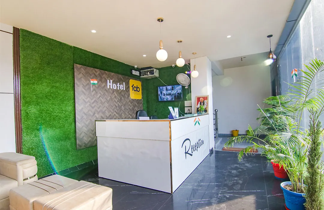 Fabhotel Crown Star-1