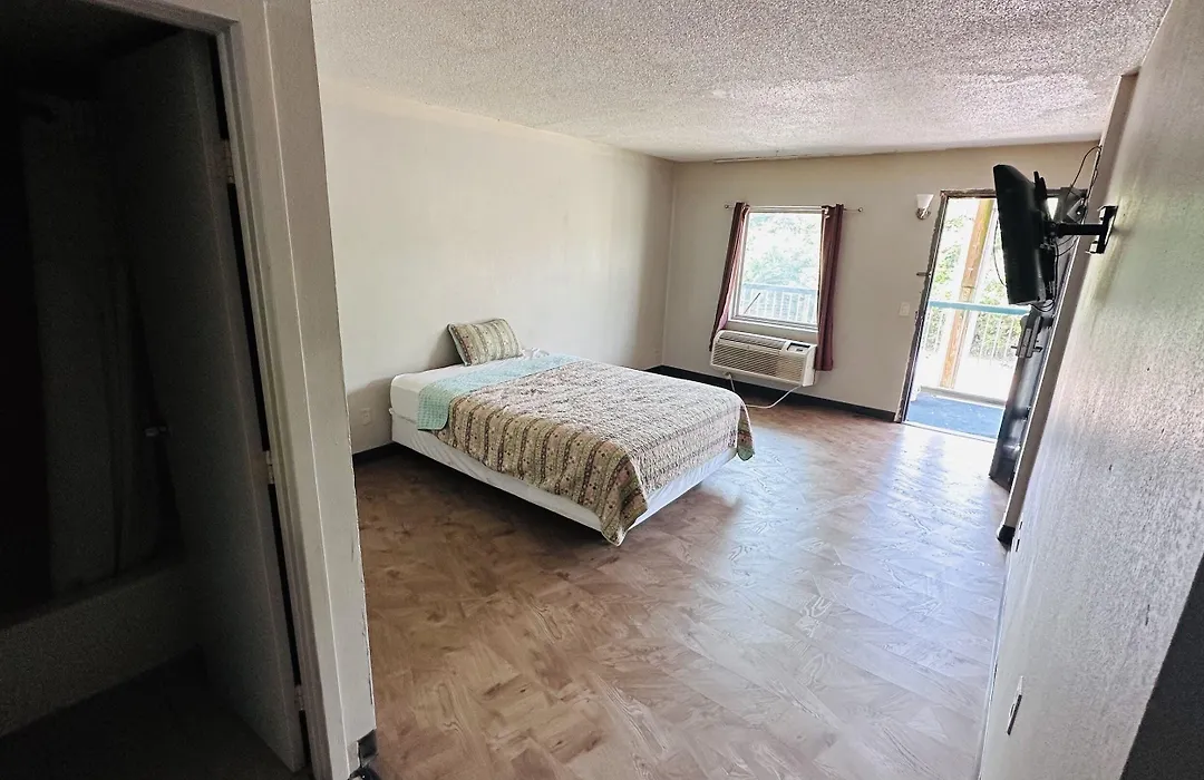 Hallmark Inn By Oyo Fort Wayne-1