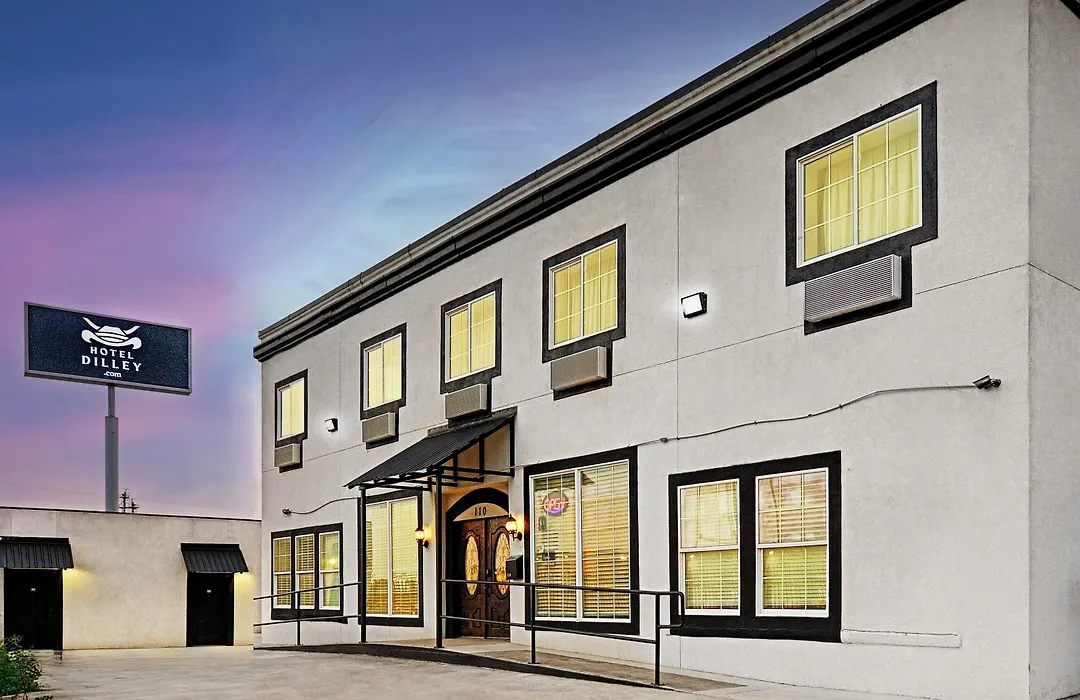 Hotel Dilley Grand-1