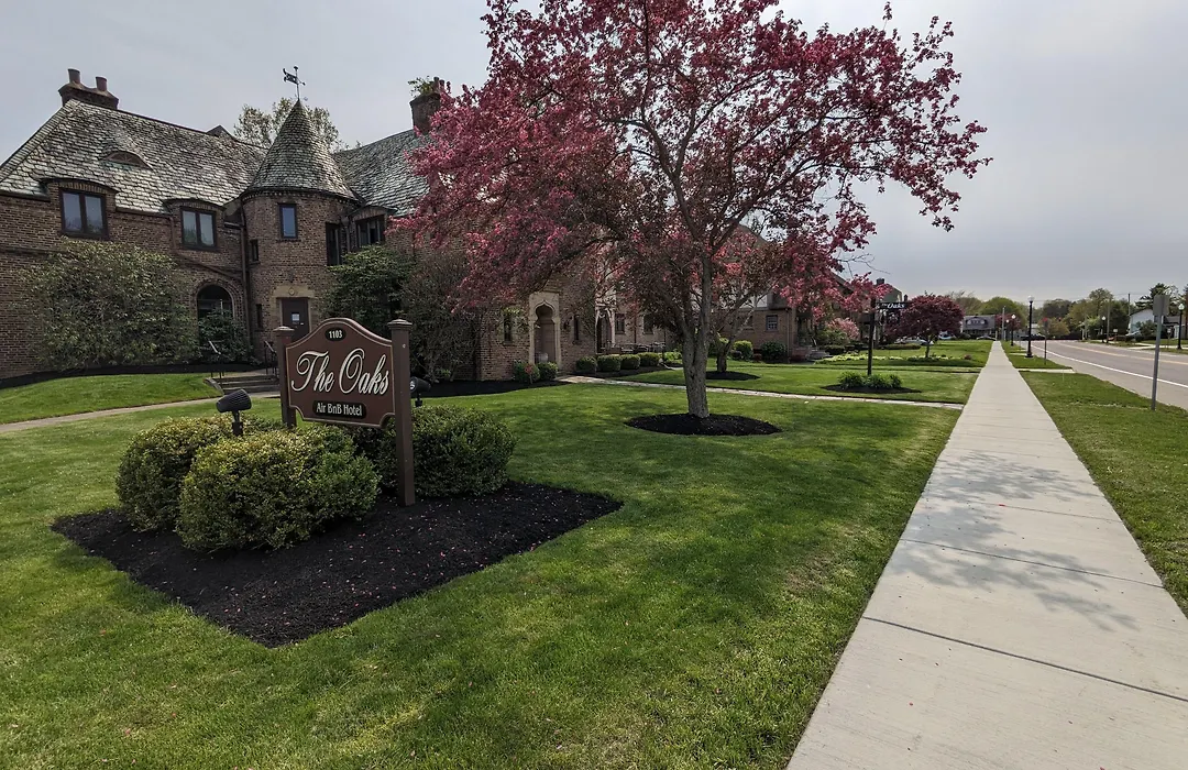 The Oaks B&B Hotel And Spiritual Center-1