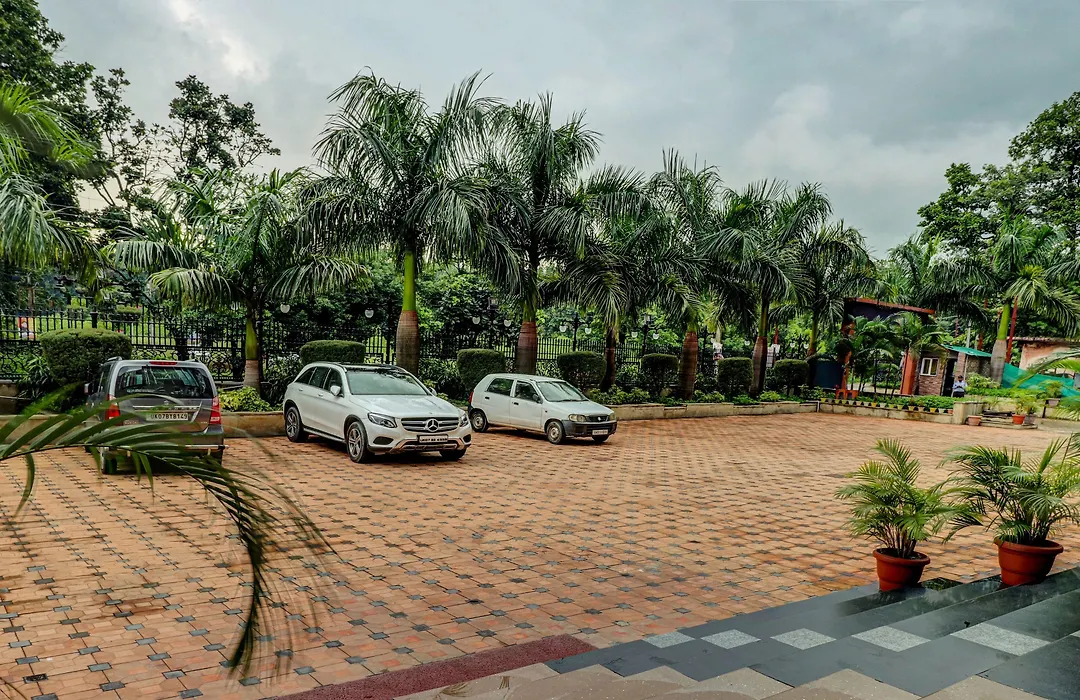 Treebo Premium Pearl Avenue Banquets And Lawn-1