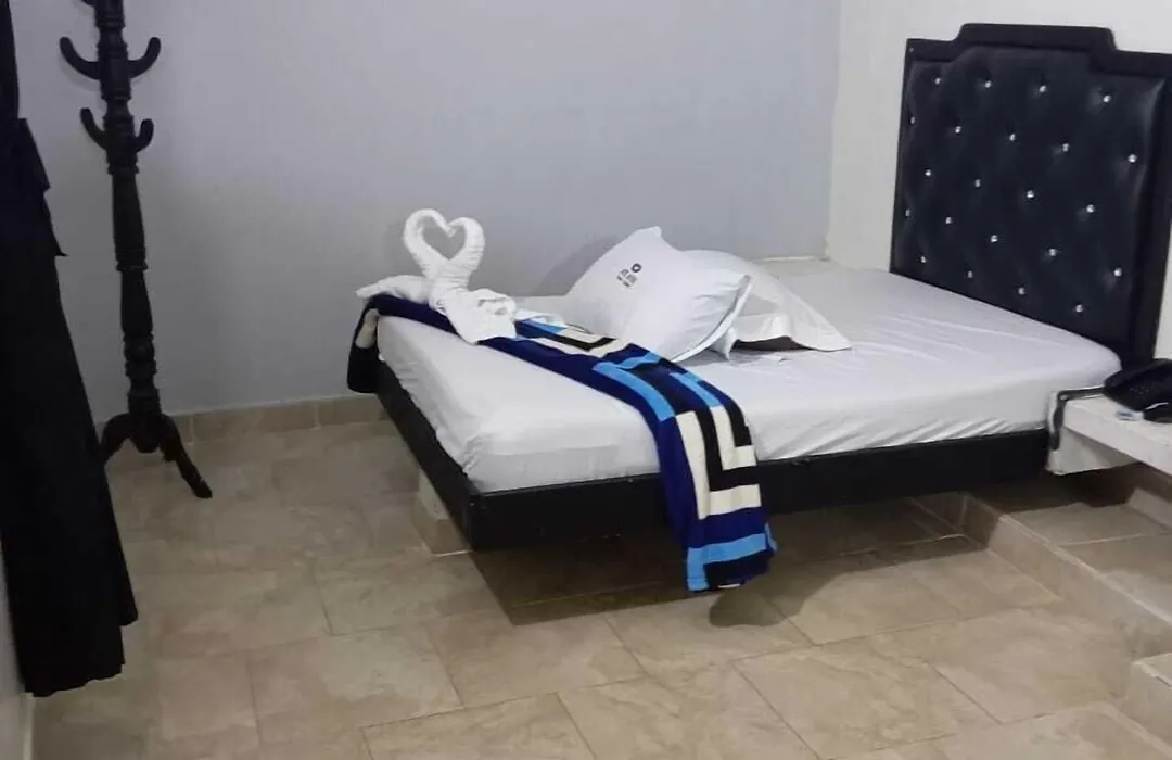 Hotel Jhonyky-1