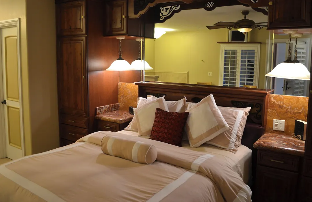Milos Inn-1