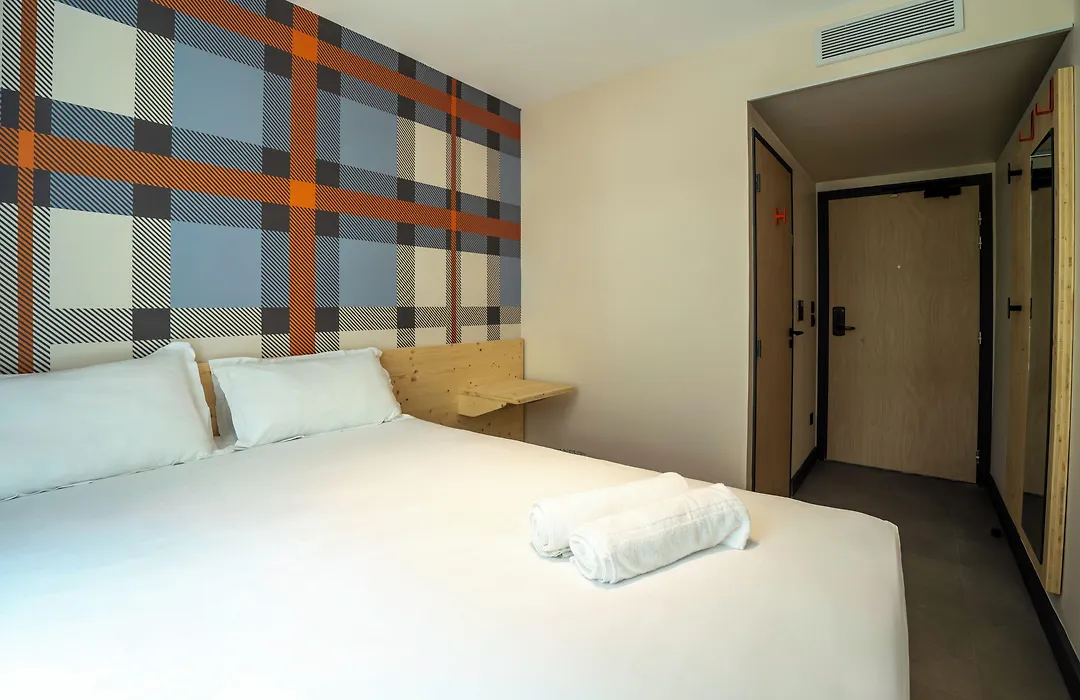 Easyhotel Marseille Euromed-1