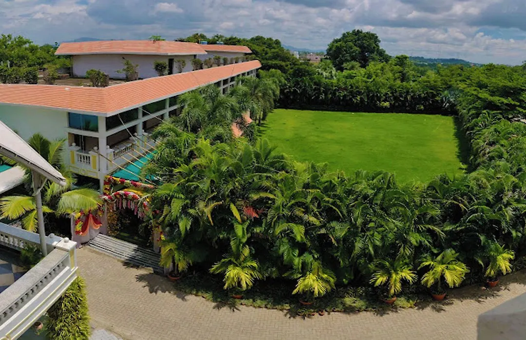Hotel Royal Retreat-1