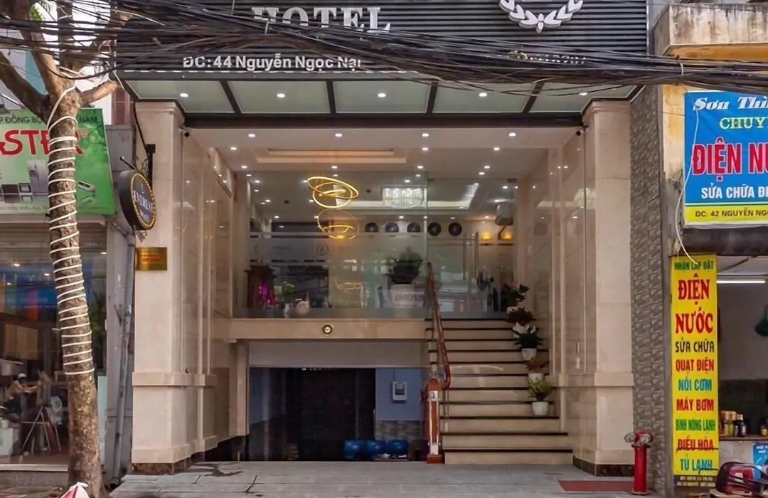 Everest Hotel-1