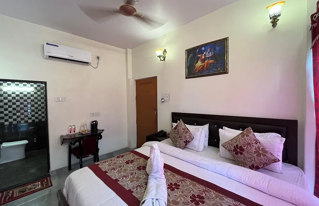 Hotel Shannti Inn With Ganges View-1