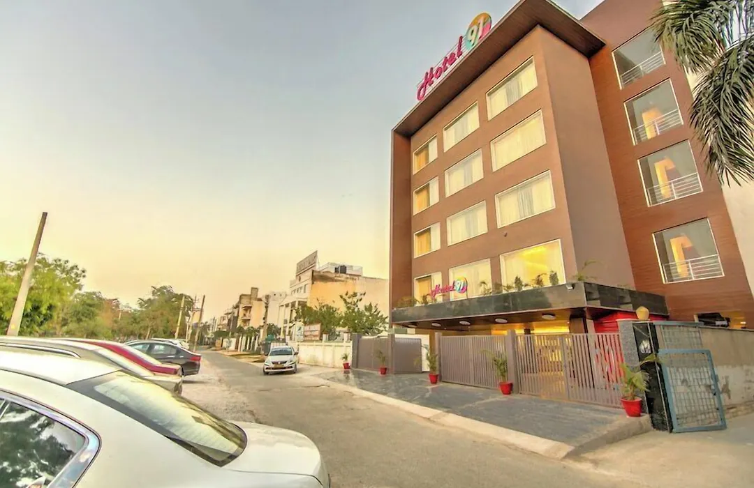 Hotel 91 Huda City Centre-1