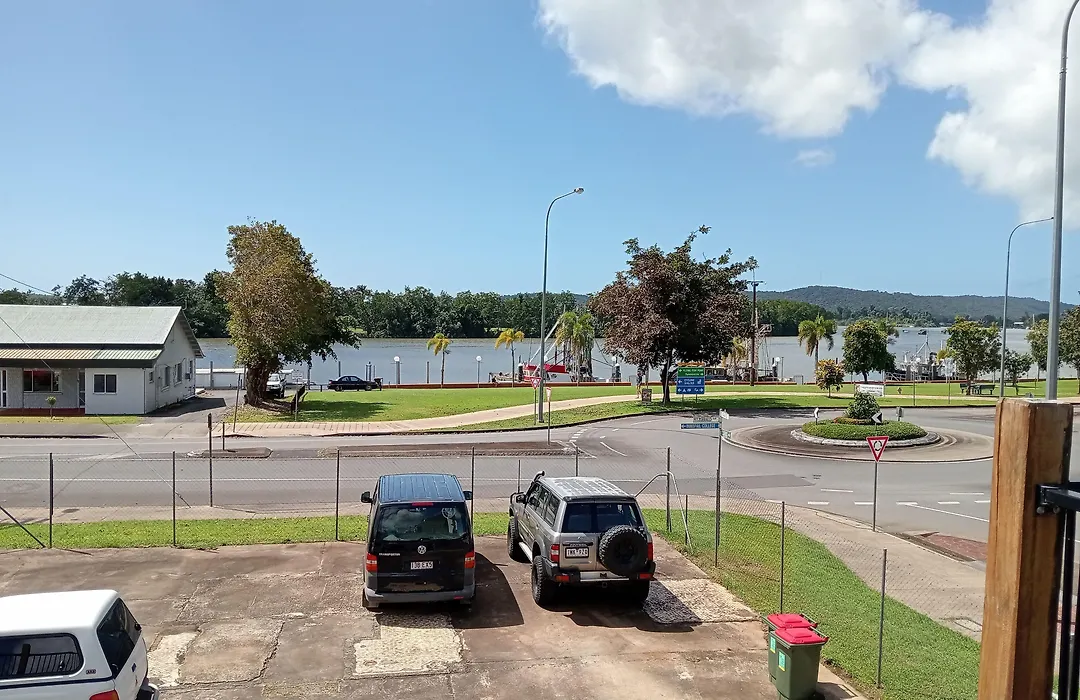 Innisfail Riverfront Motel-1