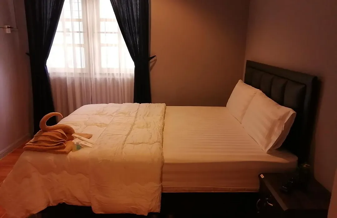Airport House-1