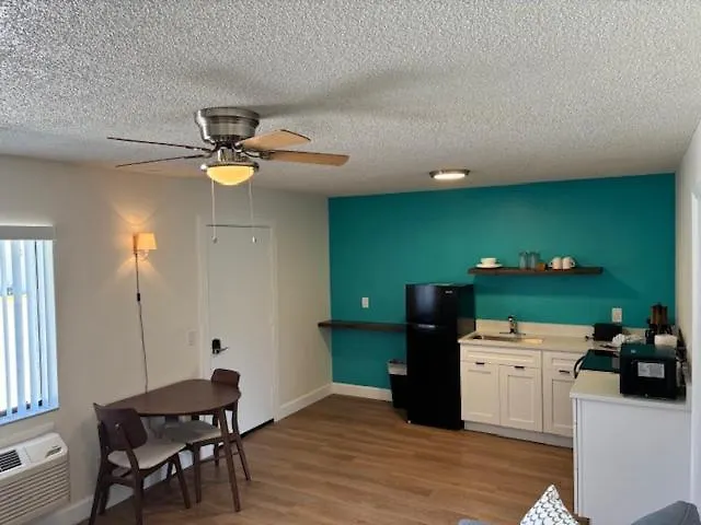 Sea Breeze Inn-1