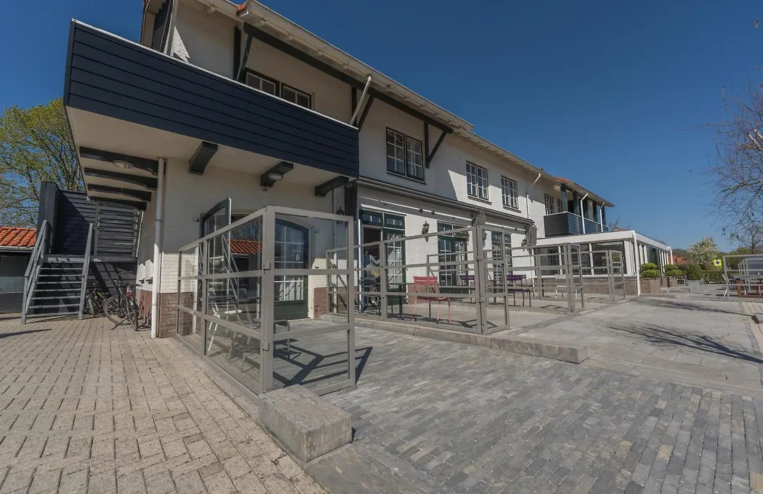 Strandhotel Dennenbos-1