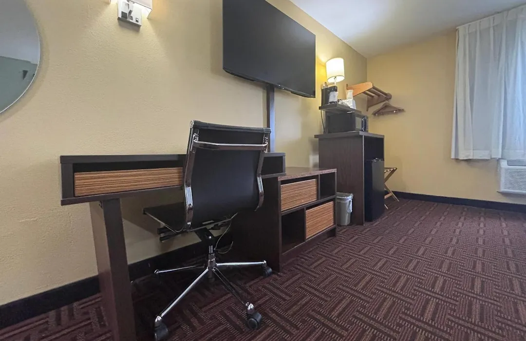 Super 8 By Wyndham Peoria-1
