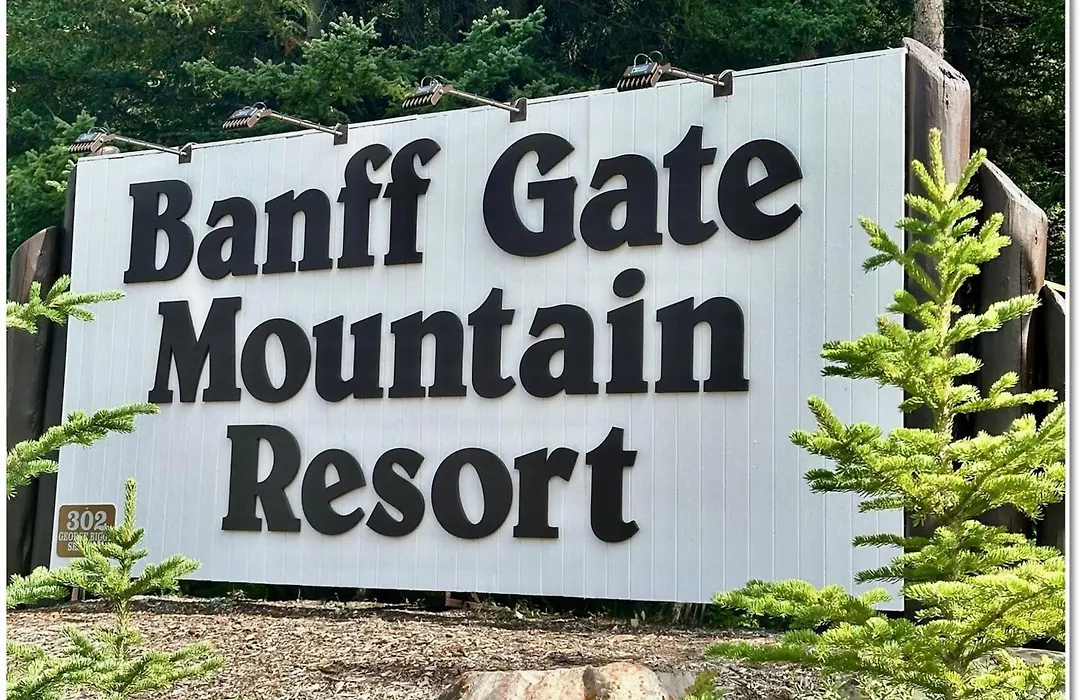 Banff Gate Mountain Resort-1