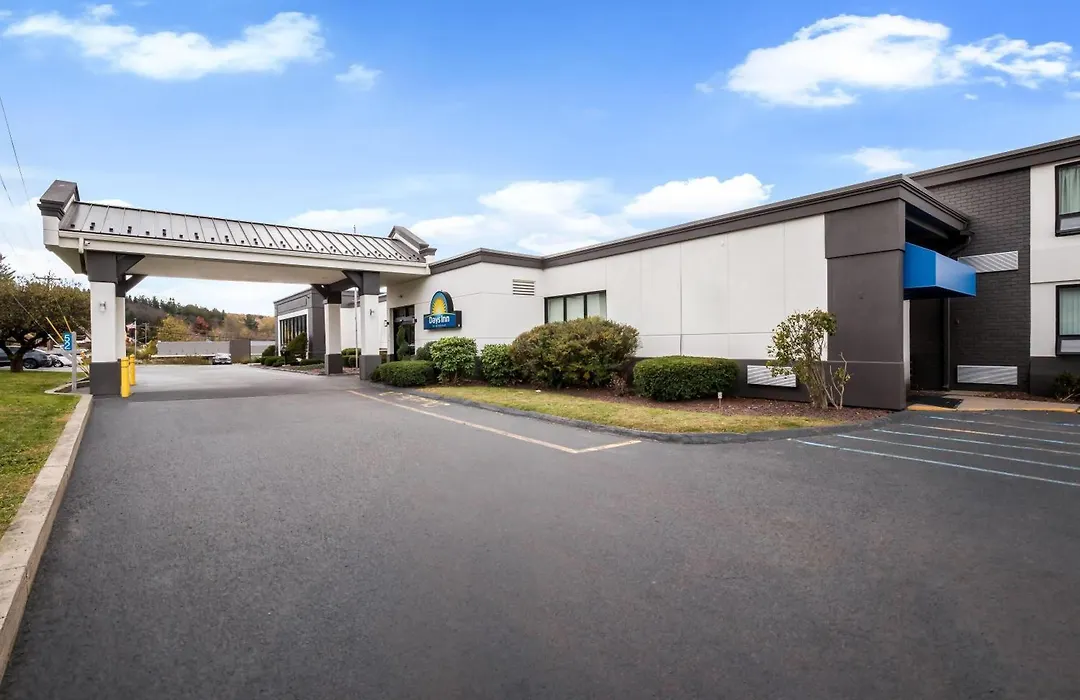 Days Inn By Wyndham Liberty Monticello-1