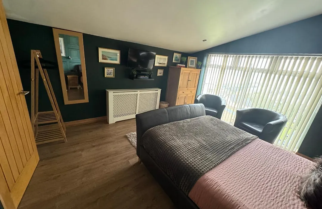 Lakeland Guest House-1