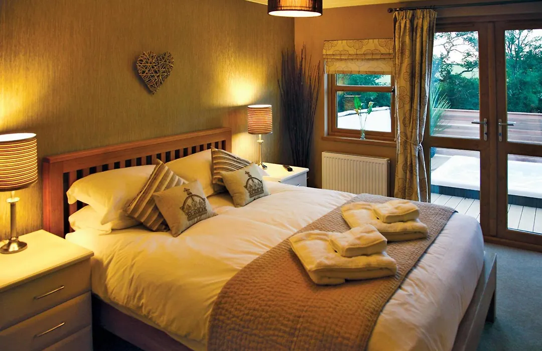 Upton Lakes Lodges-1