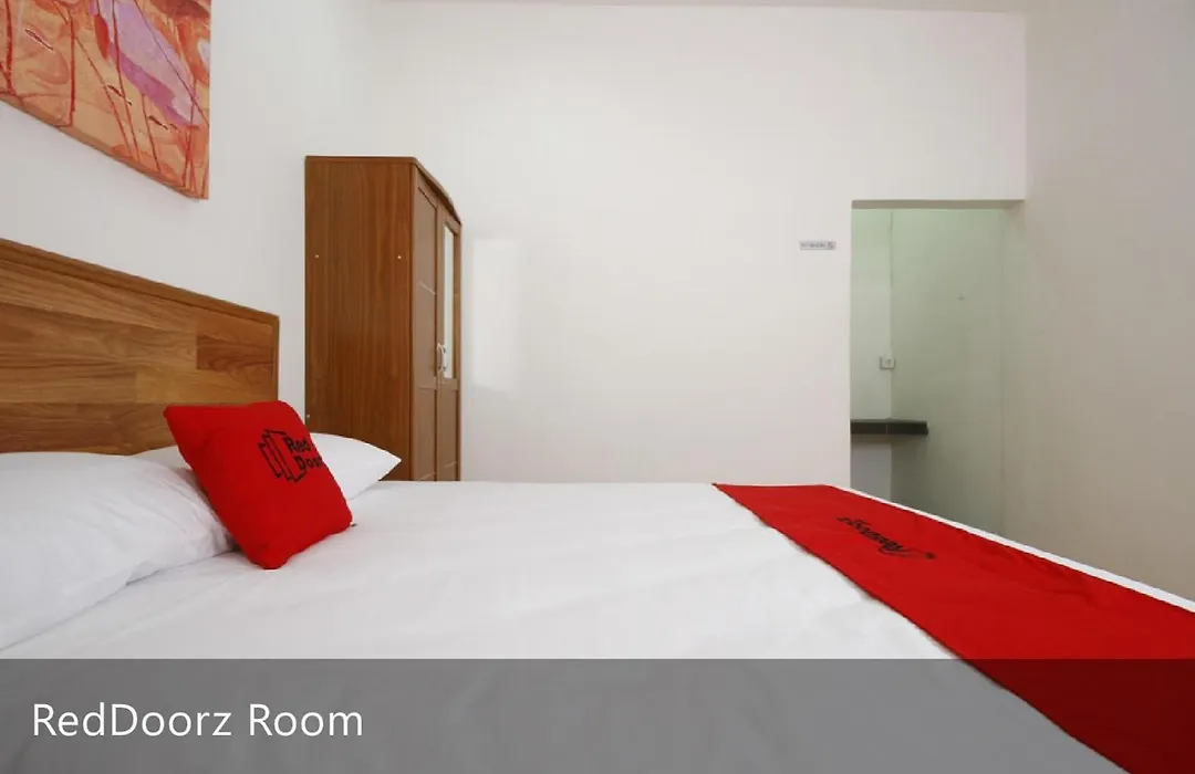 Reddoorz Plus Near Plaza Indonesia-1