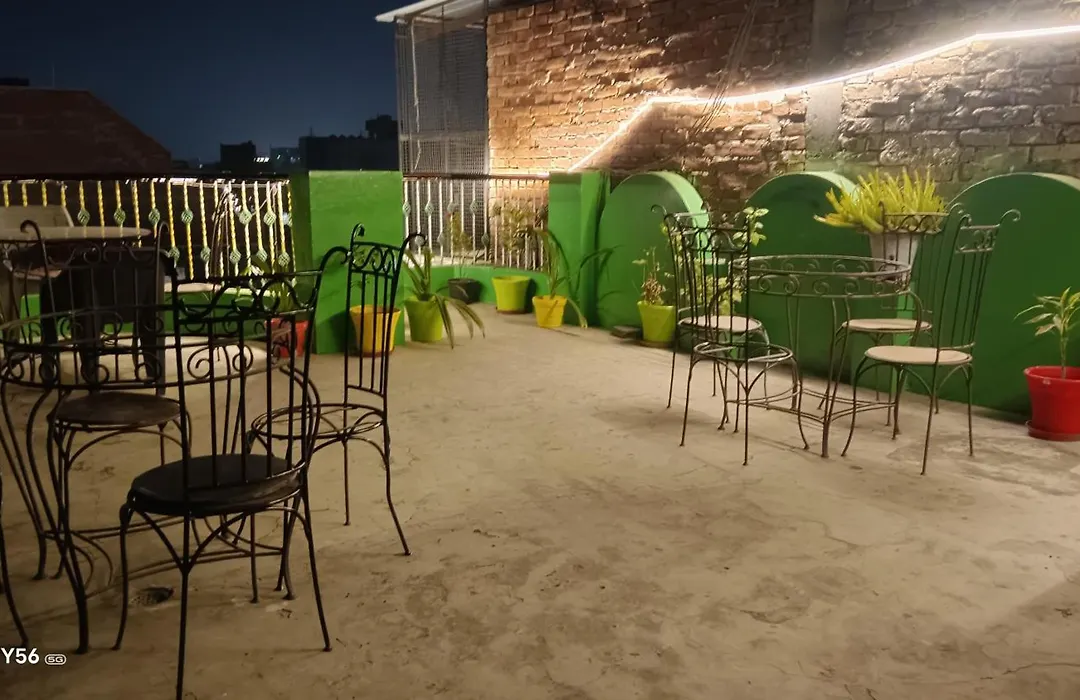 Sandhya Guest House Varanasi Near Ganga River-1