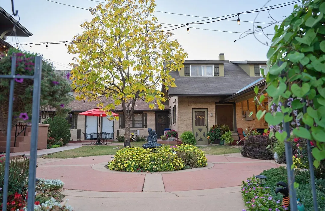 The Crest Motel-1
