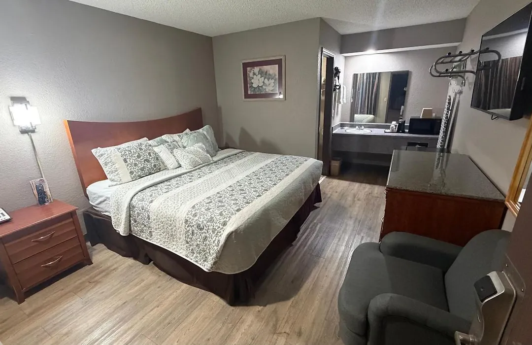 Colonial Inn-1