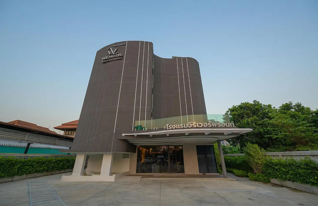 We Hotel Riverfront-1