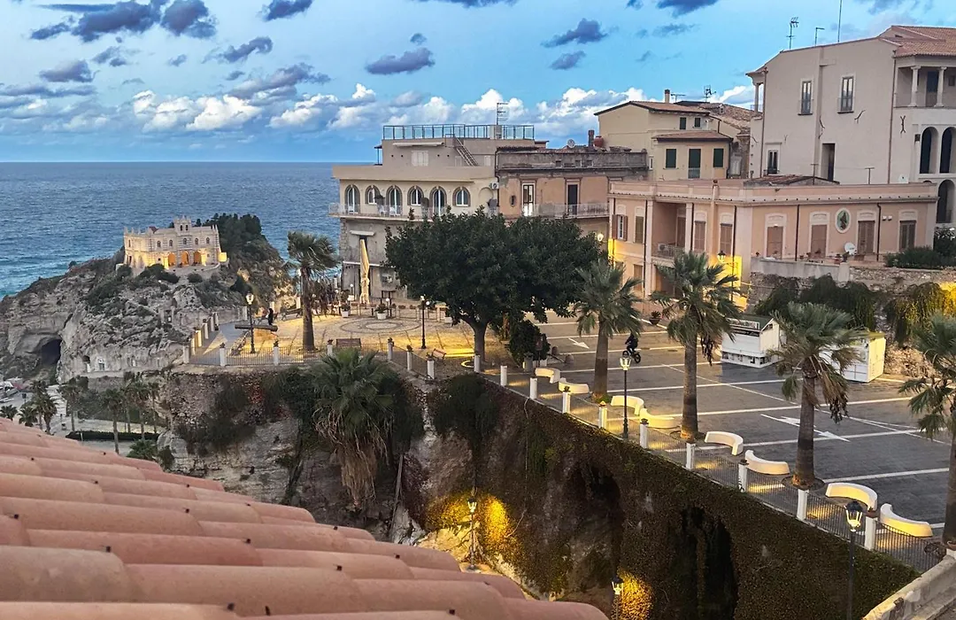 B&B Island Tropea -Sea View Rooms & Suites--1