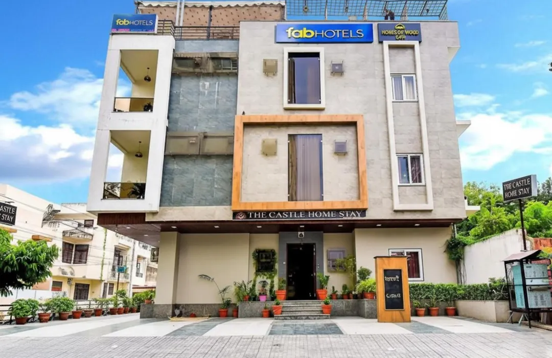 Fabhotel The Castle Homestay-1