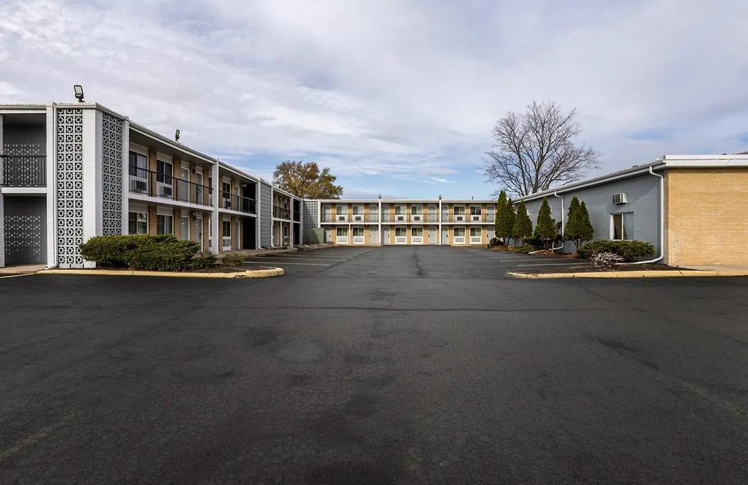 Super 8 By Wyndham Rockford South-1