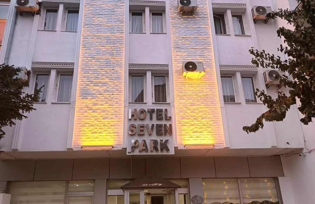 Hotel Seven Park-1