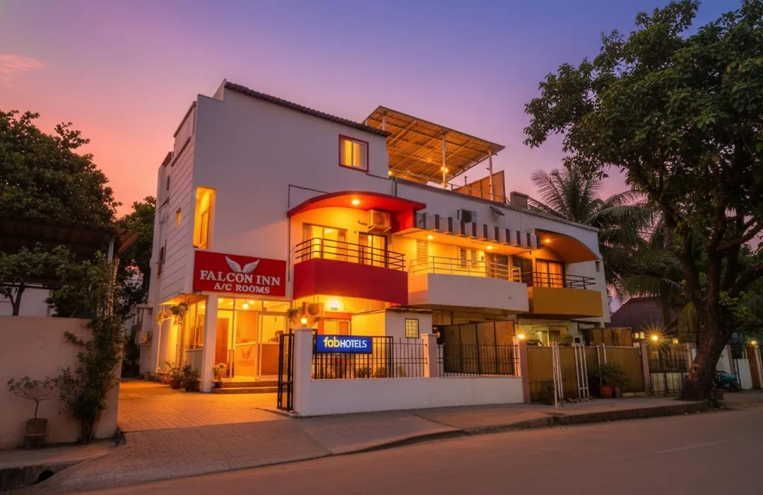 Fabhotel New Falcon Inn-1
