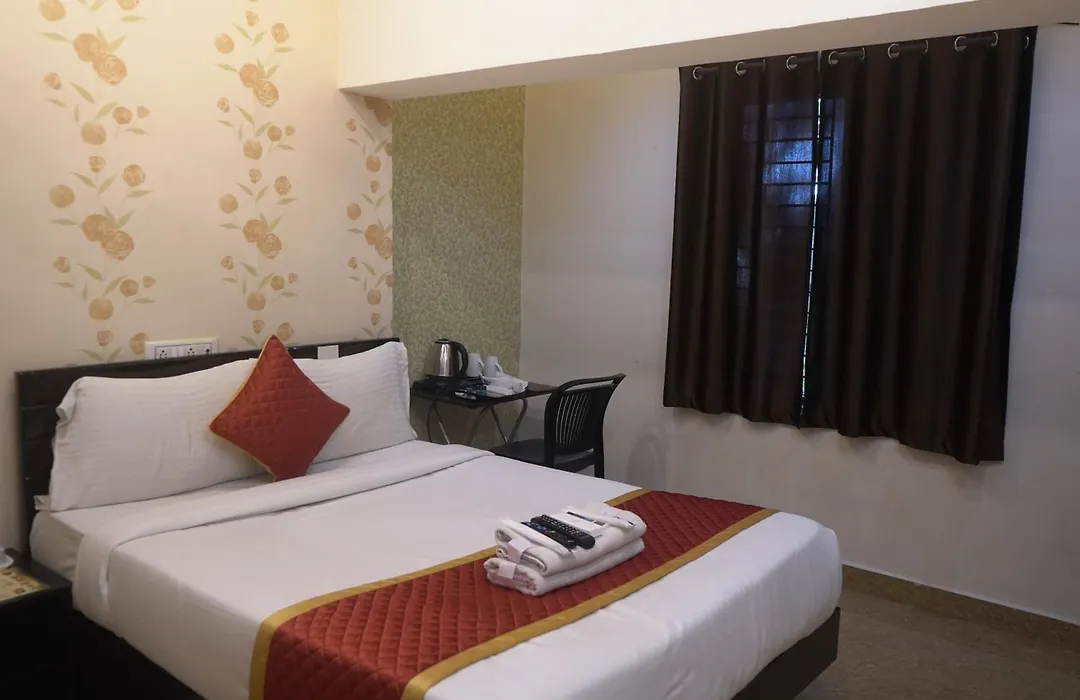 Hotel Golden Inn-1