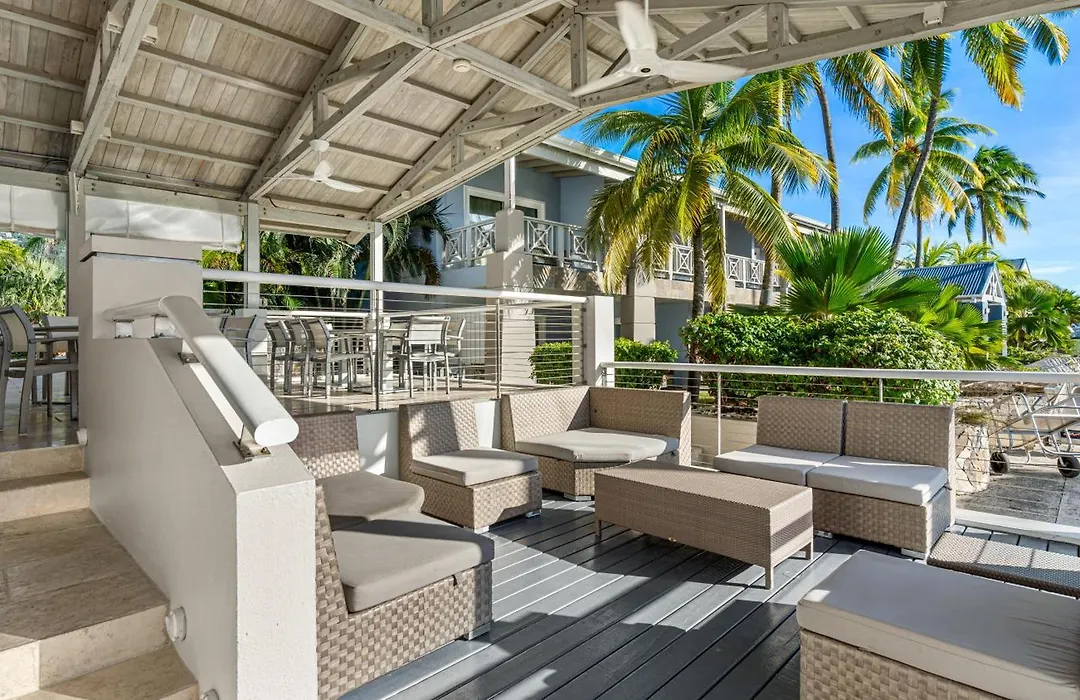 Moorings Yacht Club-1