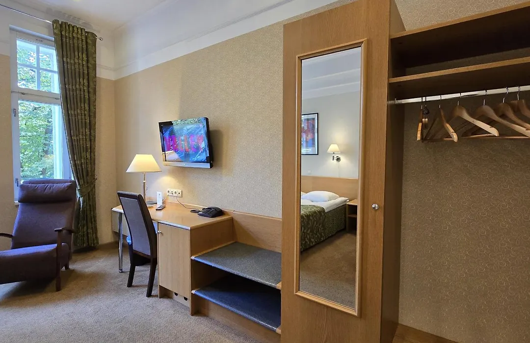 Barclay Hotel-1