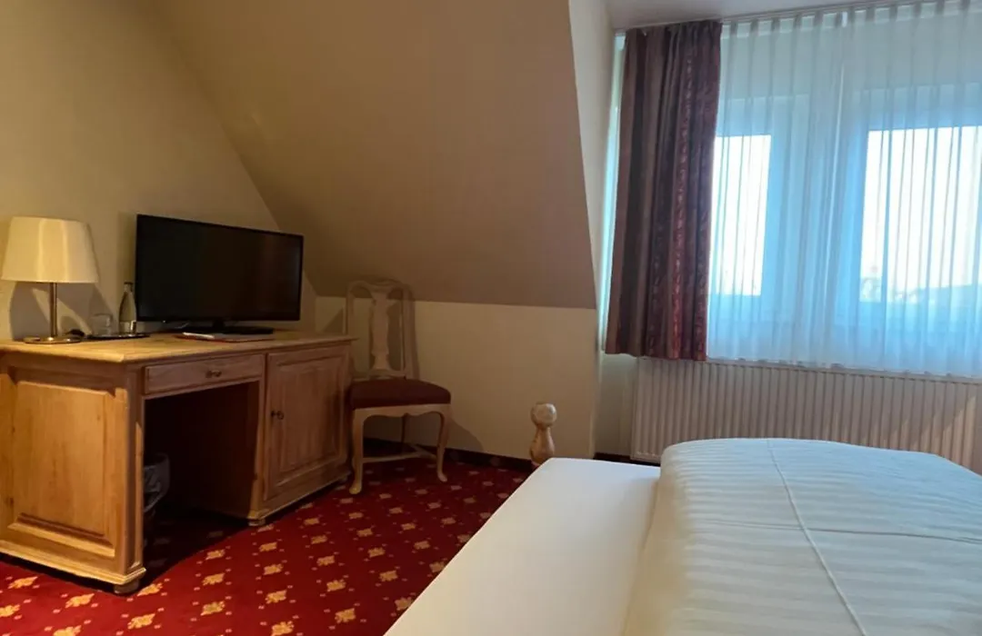 Hotel Kronprinz Garni-1