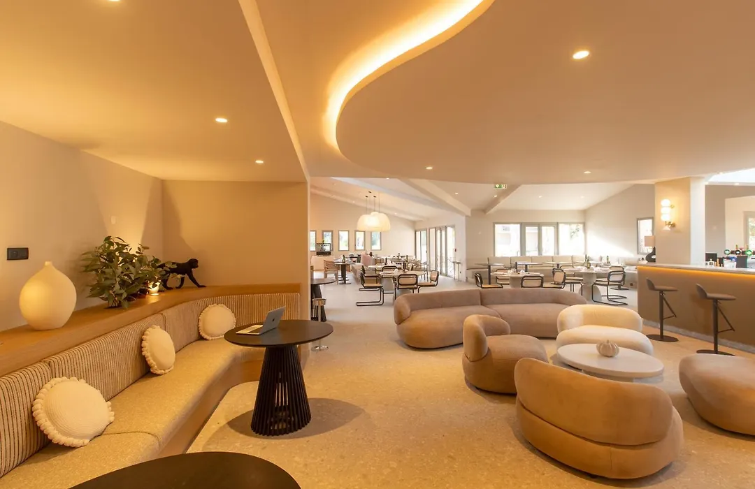 Golden Tulip Avignon Le Paradou-1